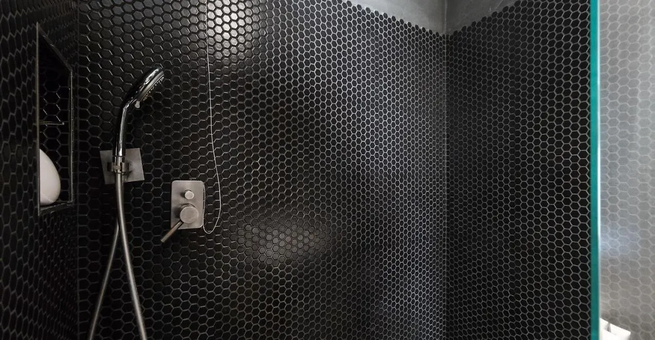 Maggi Design Studio: 6A Milan 0*,
